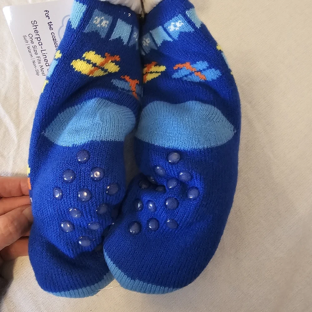 NWT 2 PAIRS Hanukkah Menorah Sherpa Lined Gripper Nonslip Socks Kids Child Size